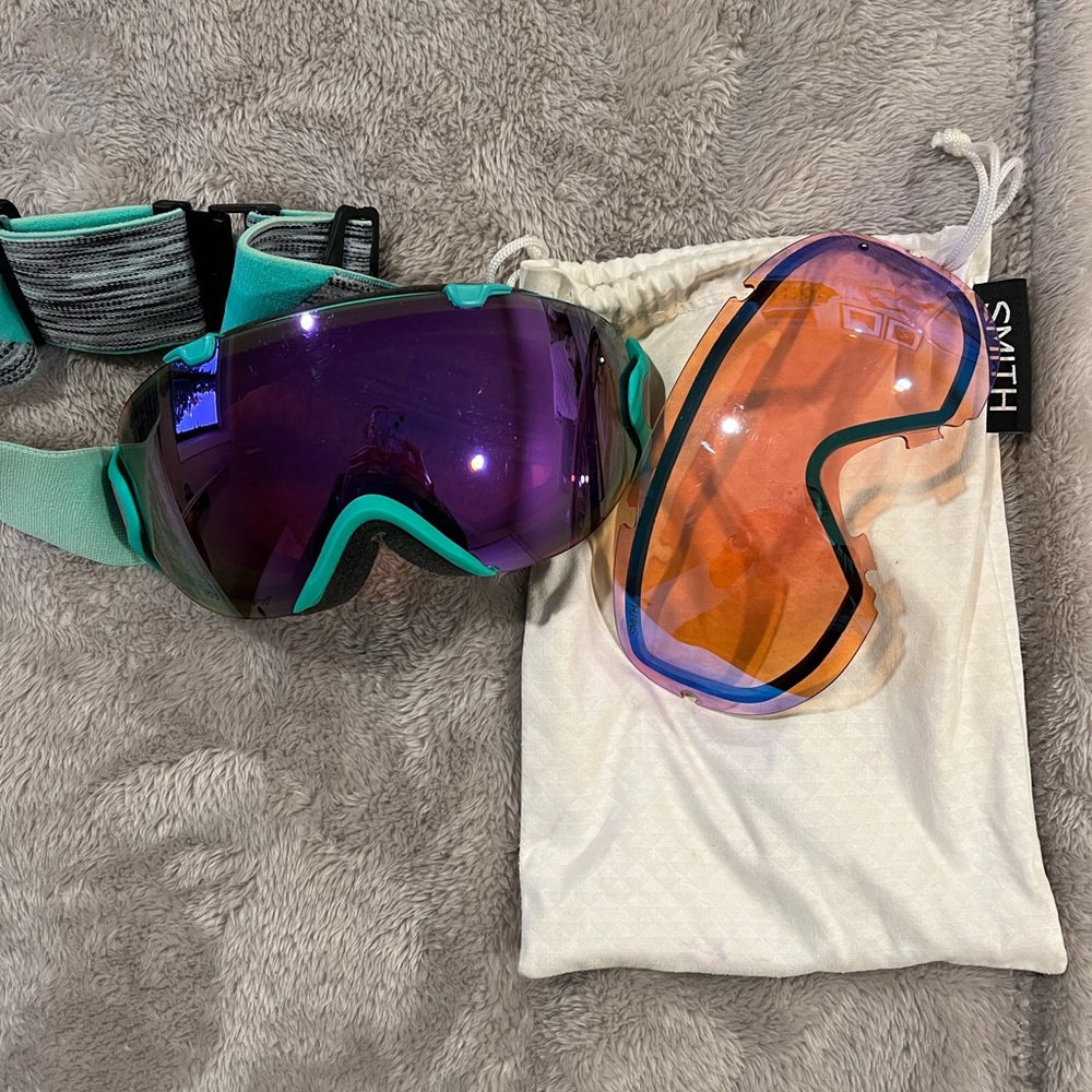 SMITH Ski Goggles with Purple and Orange Lenses
